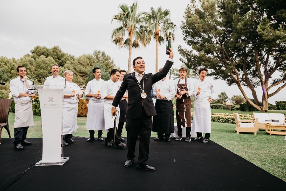 El ritual del “sabrage” triunfo VIII culinary safari